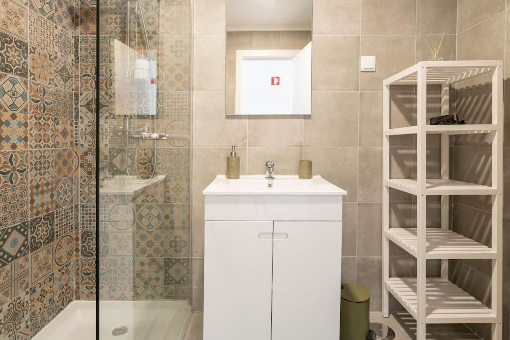 Casa Oliveira - Sunny 2-Bed Retreat Steps From The Beach Armacao de Pera Exterior photo