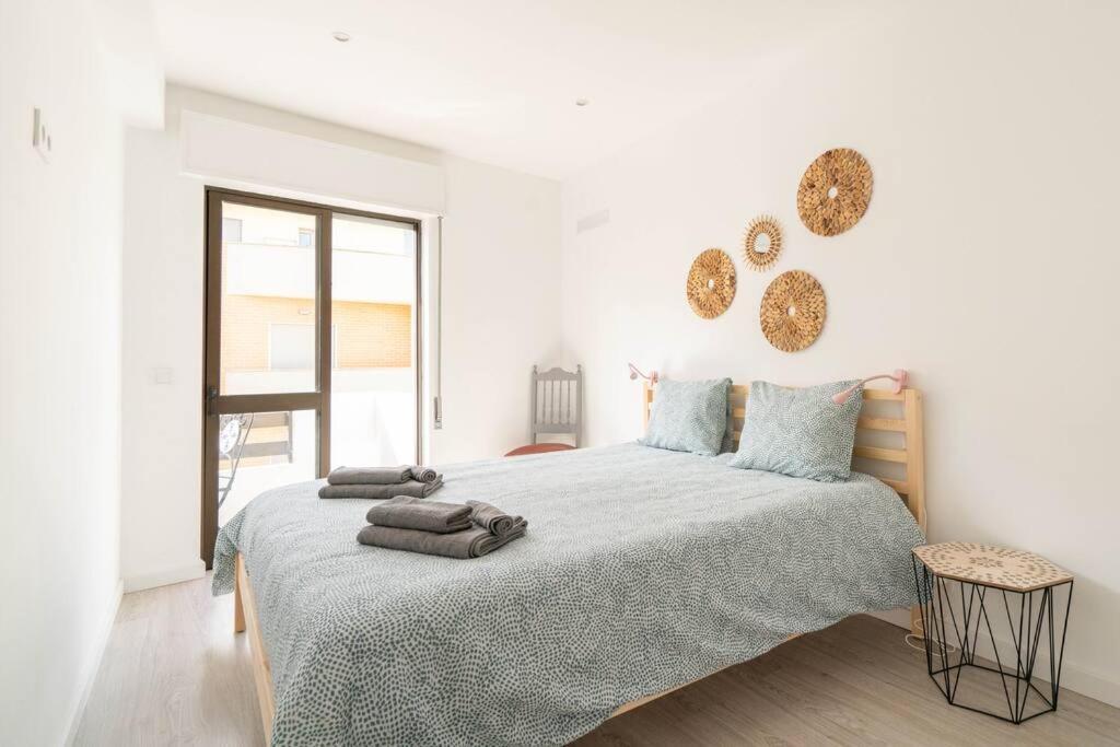 Casa Oliveira - Sunny 2-Bed Retreat Steps From The Beach Armacao de Pera Exterior photo