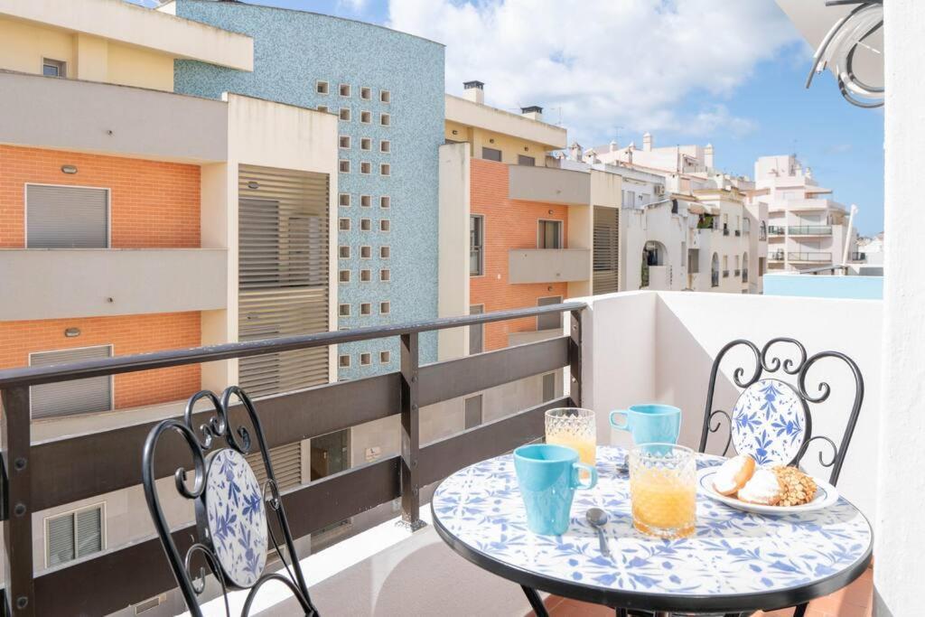 Casa Oliveira - Sunny 2-Bed Retreat Steps From The Beach Armacao de Pera Exterior photo