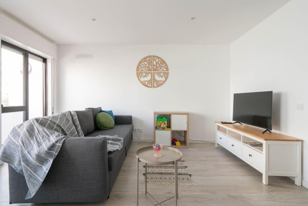 Casa Oliveira - Sunny 2-Bed Retreat Steps From The Beach Armacao de Pera Exterior photo
