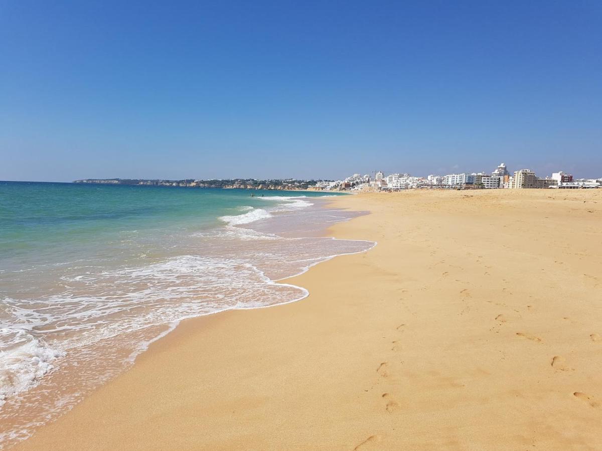 Casa Oliveira - Sunny 2-Bed Retreat Steps From The Beach Armacao de Pera Exterior photo