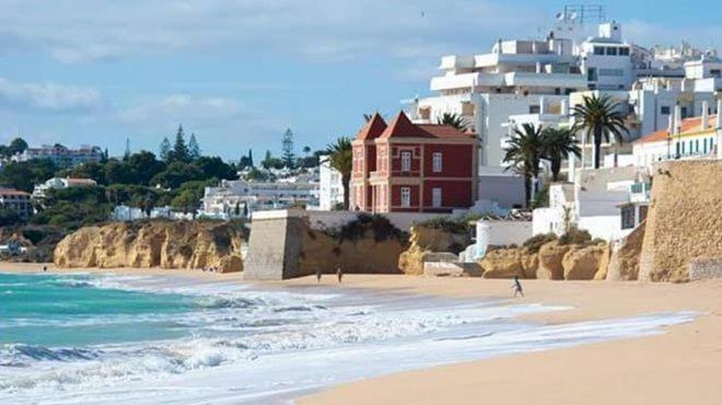 Casa Oliveira - Sunny 2-Bed Retreat Steps From The Beach Armacao de Pera Exterior photo